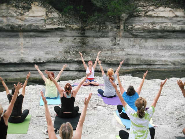 organize a yoga retreat
